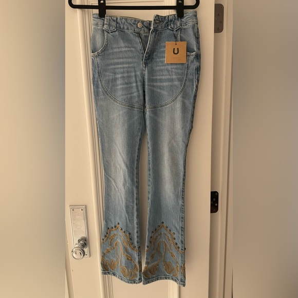 Understated leather NWT cowboy jeans 25